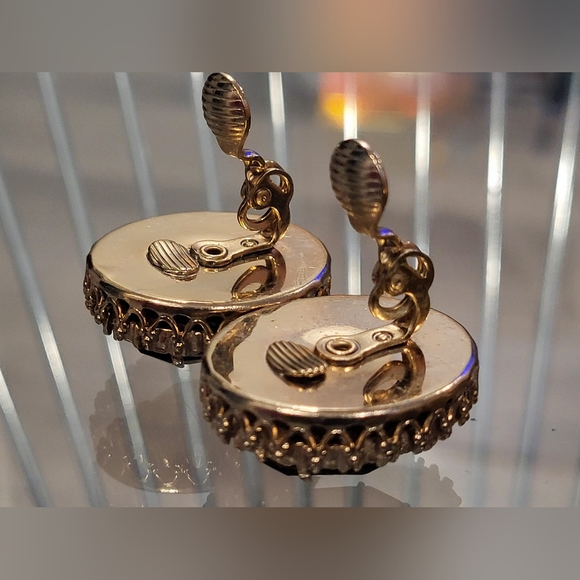 Coro Large green Rhinestone clip on earrings - Picture 10 of 11